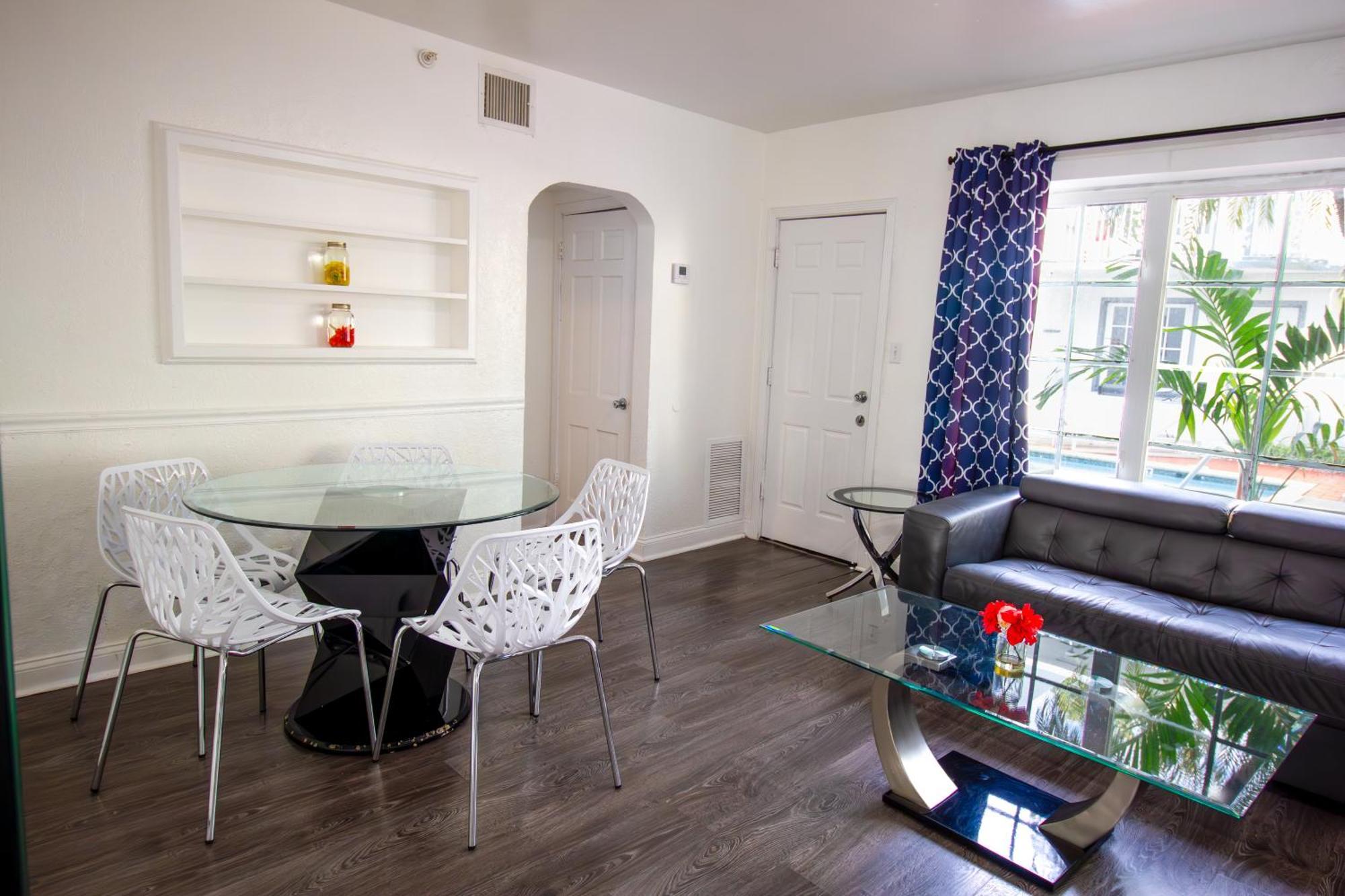 Courtyard Apartments Part Of The Oasis Casita Collection 마이애미 비치 외부 사진