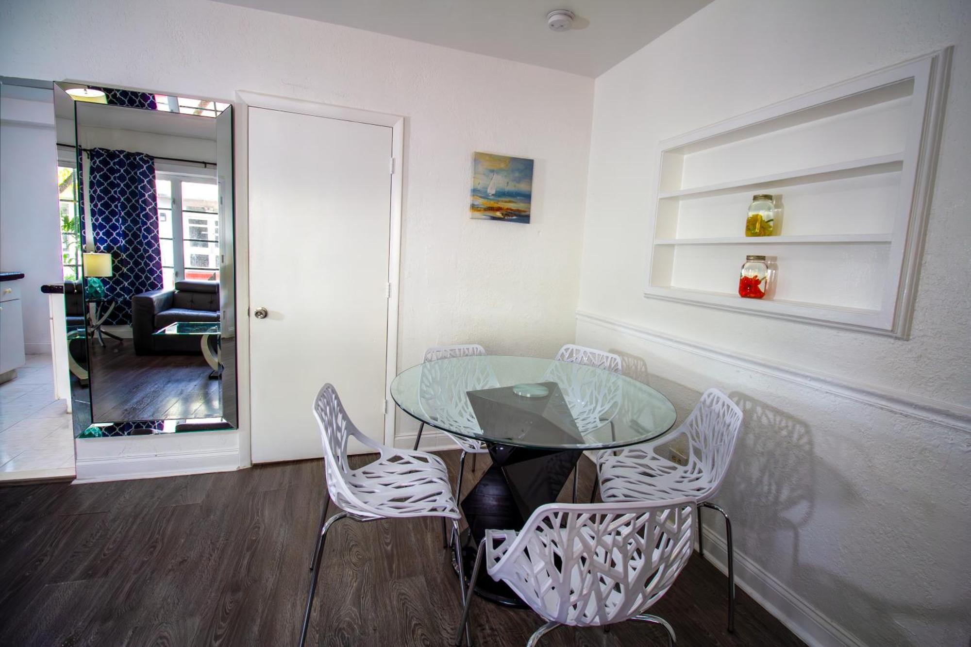 Courtyard Apartments Part Of The Oasis Casita Collection 마이애미 비치 외부 사진