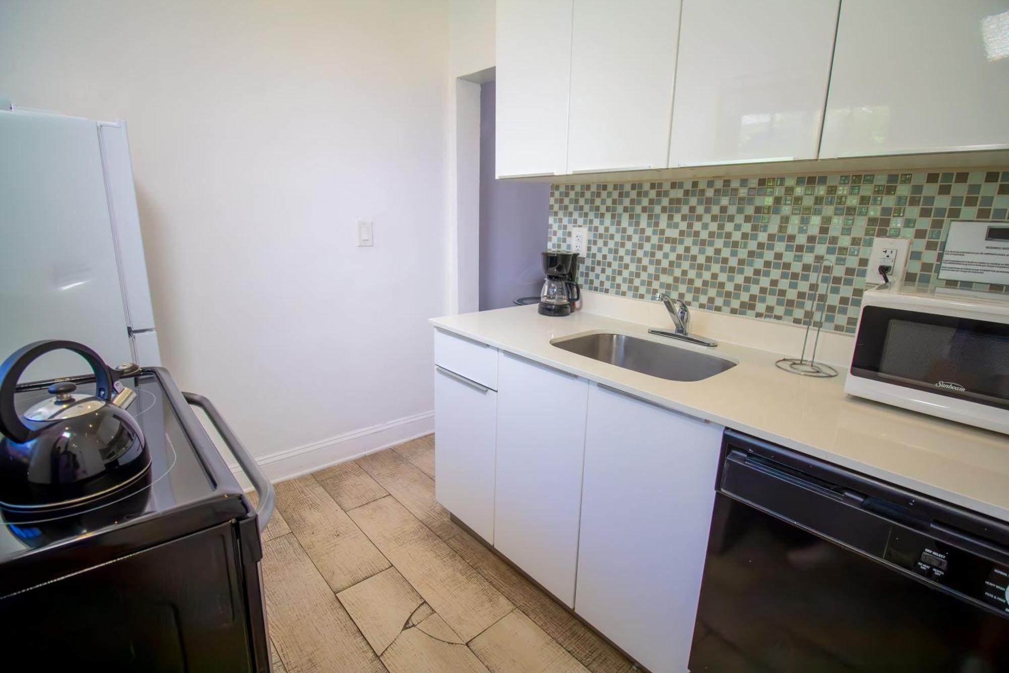 Courtyard Apartments Part Of The Oasis Casita Collection 마이애미 비치 외부 사진
